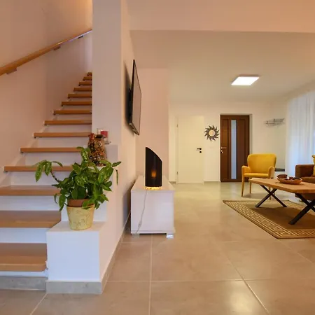 Villa Ariya